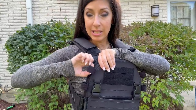Amazon.com : vAv YAKEDA Quick Release Tactical Laser-Cutting Vest